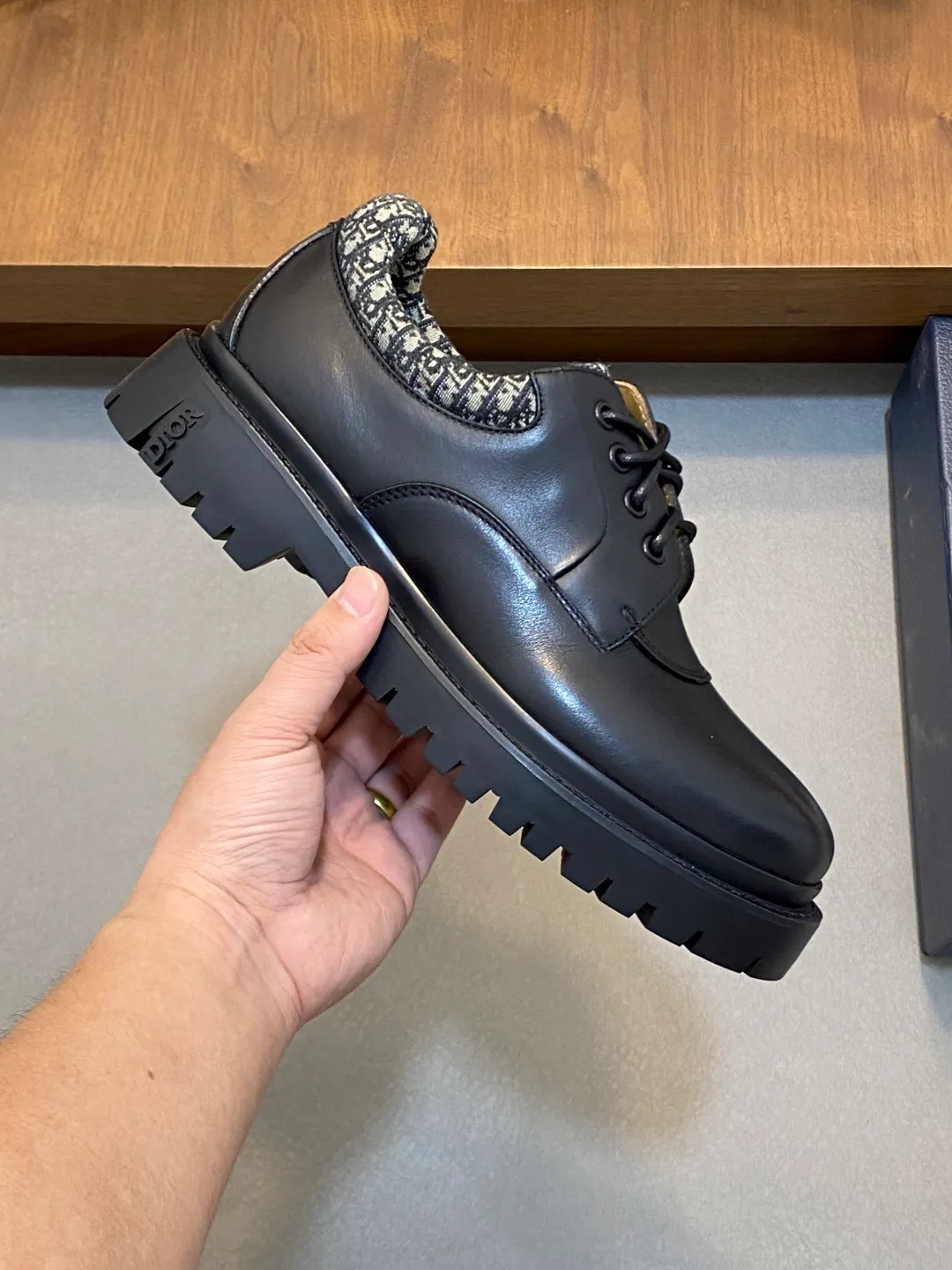 [DIOR] Top P: 820💰 Size: 39-44 (38.45. Can be customized) 2025ss Dior Dio* - Autumn and winter luxury men's moccasin shoes, purely handmade, both inside and outside are imported first-layer cowhide, high-end boutique and exquisite craftsmanship. Original TPU combination outsole. Wear a noble gentleman's taste. The best last type has been carefully debugged. Comfortable.
